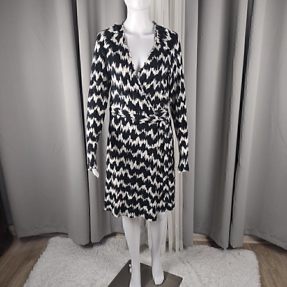TART Black & White Faux Wrap Surplice Fit & Flare Soft Stretch Dress Sz M (NWT) - Picture 1 of 11